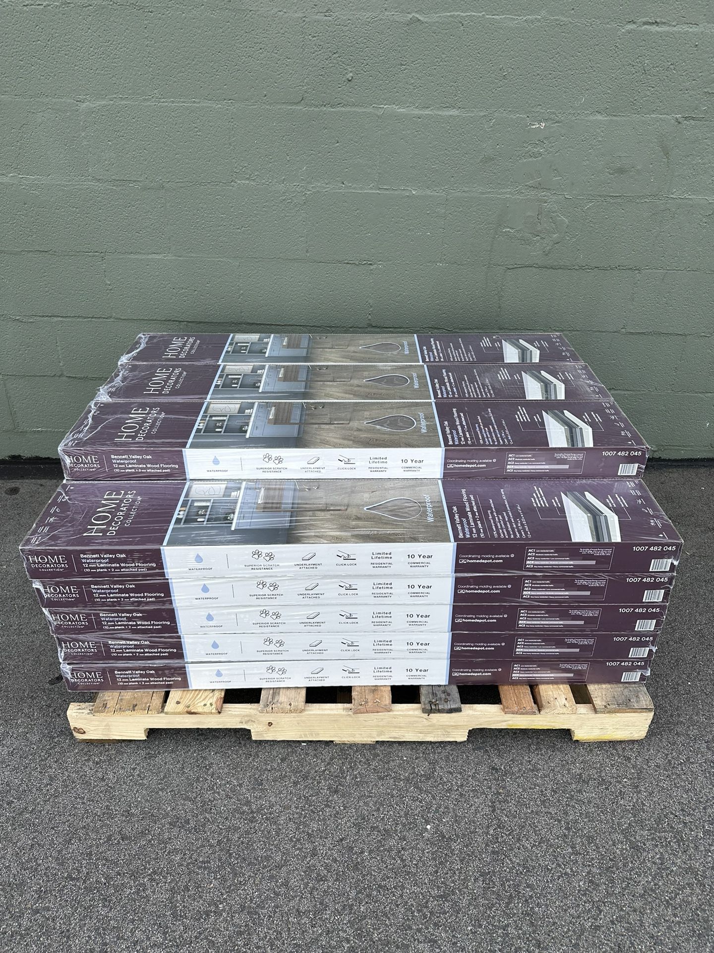 Home Decorators Collection Bennett Valley Oak 12 mm T x 8 in. W Waterproof Laminate Wood Flooring