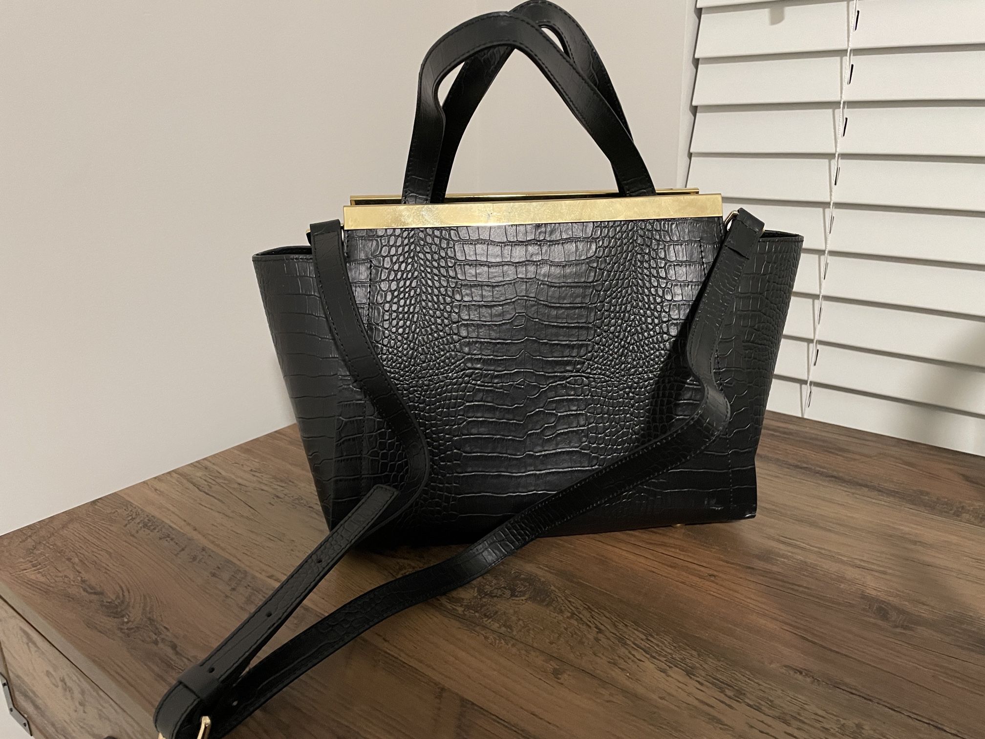 Alessandro Mari Black Italian Leather Purse-LIKE NEW