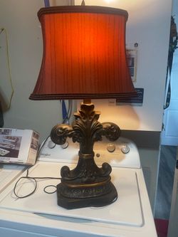 Table Lamp in Good Condition 31”H $20
