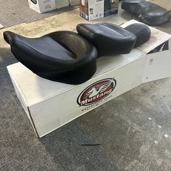 New Mustang Motorcycle Seat w/back rest