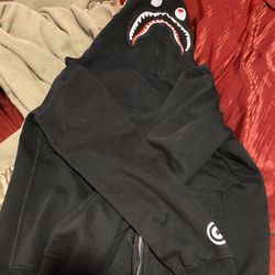 bape hoodie size L 200$