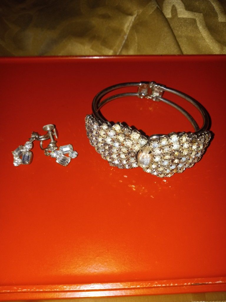 Beautiful Vintage Bracelet And Earrings