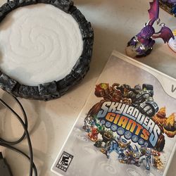 Wii Skylanders Giants Portal And 3 Figurines And Game Bundle
