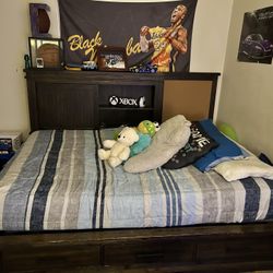 Used Full Size Bed With 3 Drawers 