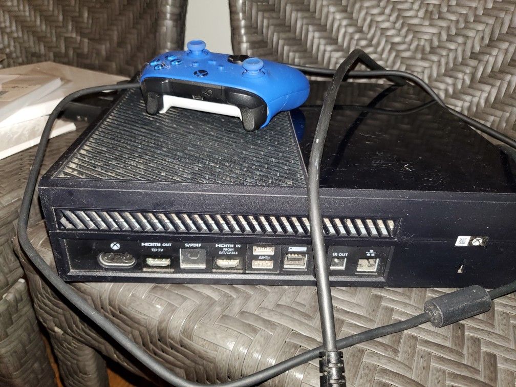 XBOX ONE CONSOLE MODEL 1540+Xbox Wireless Controller+high speed HDMI Cable