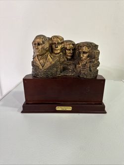 Vintage Brass Souvenir Mt Rushmore Nat'l Memorial Shrine of Democracy  Danbury Mint