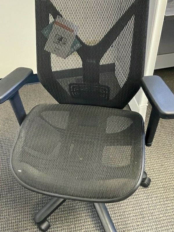 Office Chairs must Go Bring Best Offer
