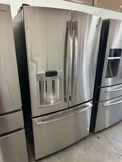 Extra large, GE French door with 2 icemakers can deliver