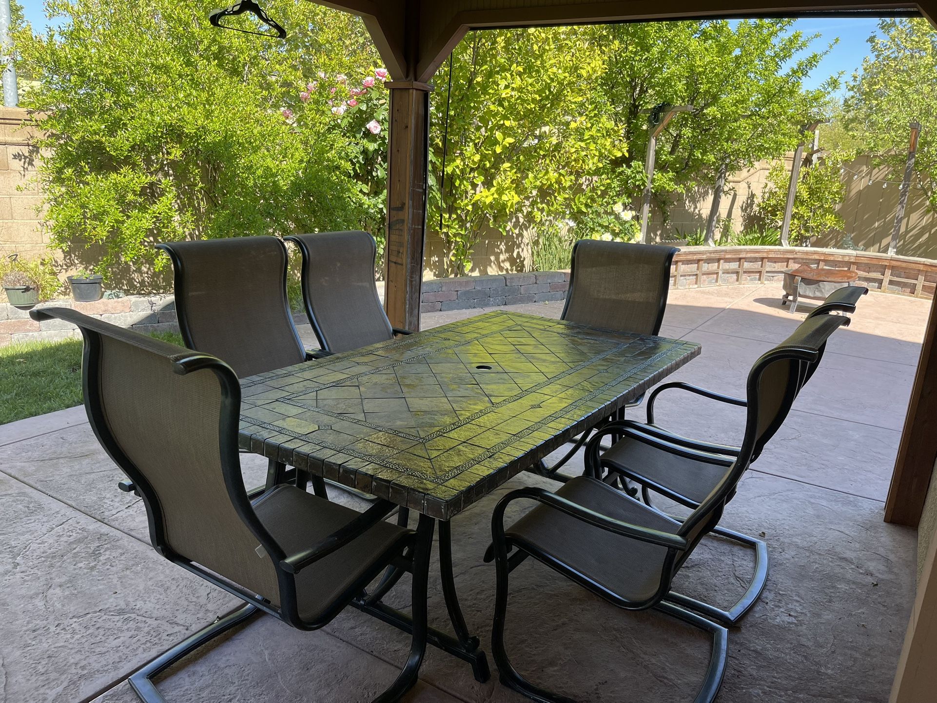 Outdoor Dining Set (Can Be Bought Separately)
