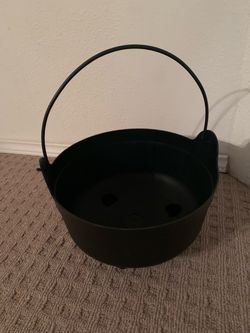 Black Cauldron with Handle