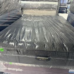 QUEEN SIZE SIMMONS BEAUTYREST BLACK SERIES 3 (FIRM) MATTRESS & BOX SPRING BED SET