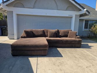 Gomen MFG Giant Sectional – Excellent Condition/ Free delivery