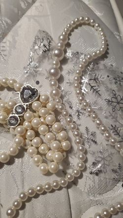 Pearl bracelet and necklace
