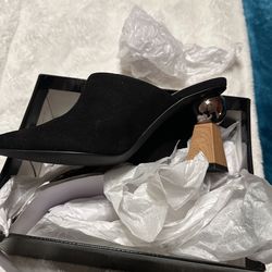 Women’s shoes 8 1/2 only worn once