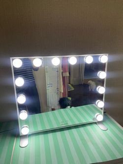 Beautme vanity mirror with changing lights