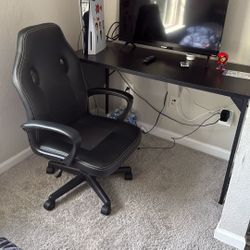 Large Wooden Desk with Swivel Leather Chair – Excellent Condition