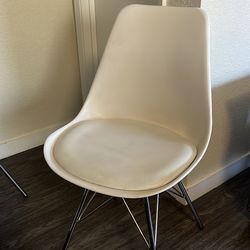 White table chairs x4