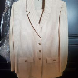 ST. JOHN PANT SUIT OFF WHITE  SZ 2/4