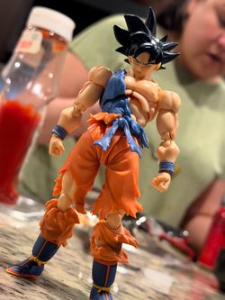 Goku i just wanna see what offers I get comes with super warrior awakening body and the event exclusive UI Goku head with close eyes and open eyes. I