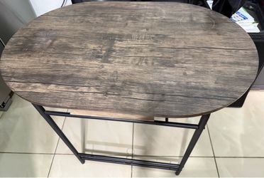 Small dining table  Mesa pequeña de comedor