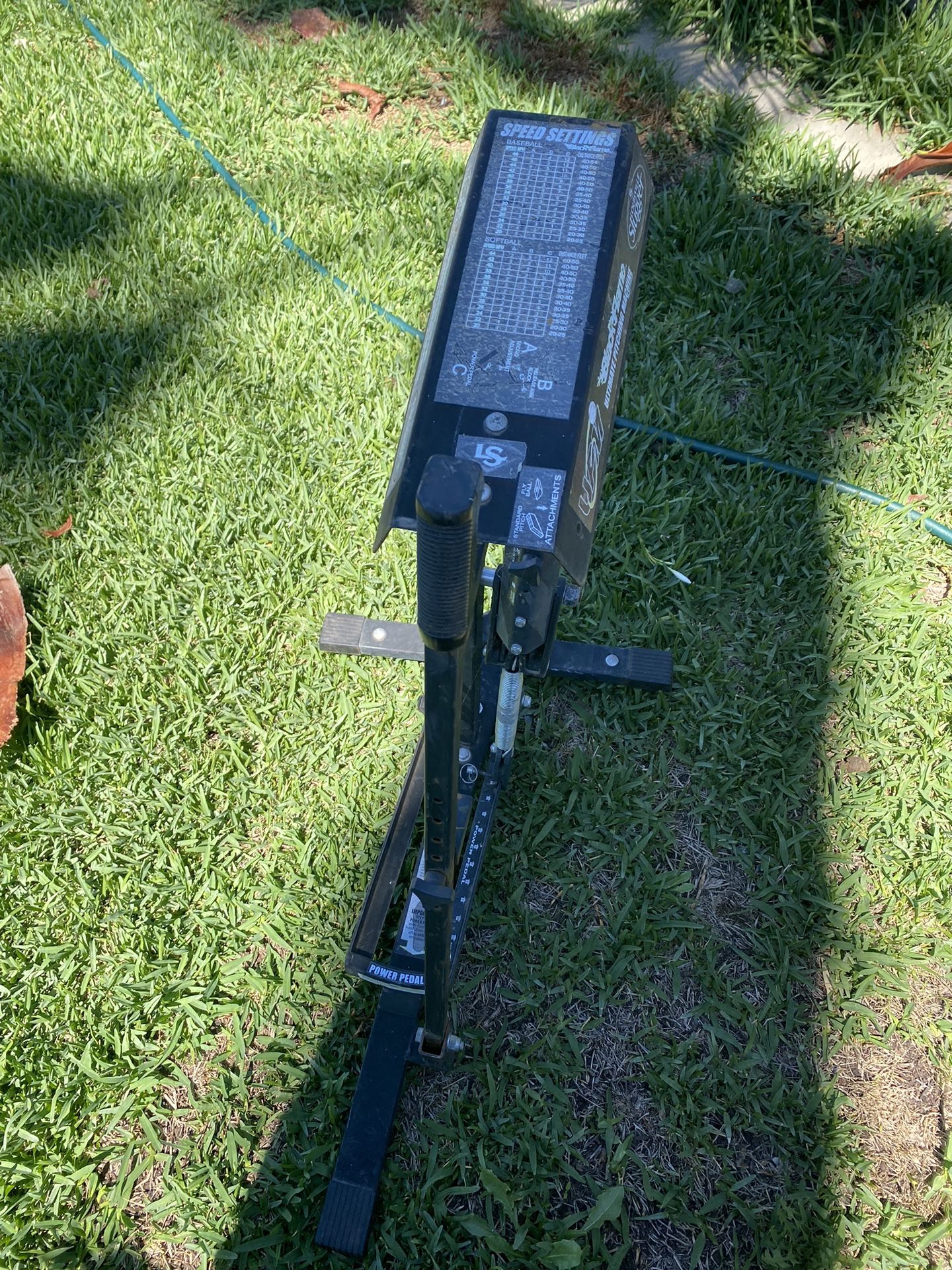 Louiville Slugger Pitching Machine