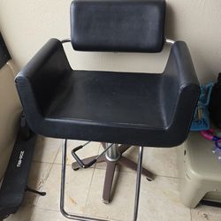 Salon chair