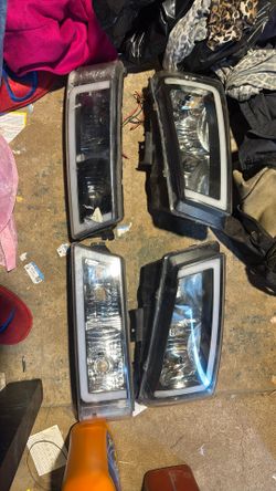 Selling These Headlights For A 2003 2006 $100