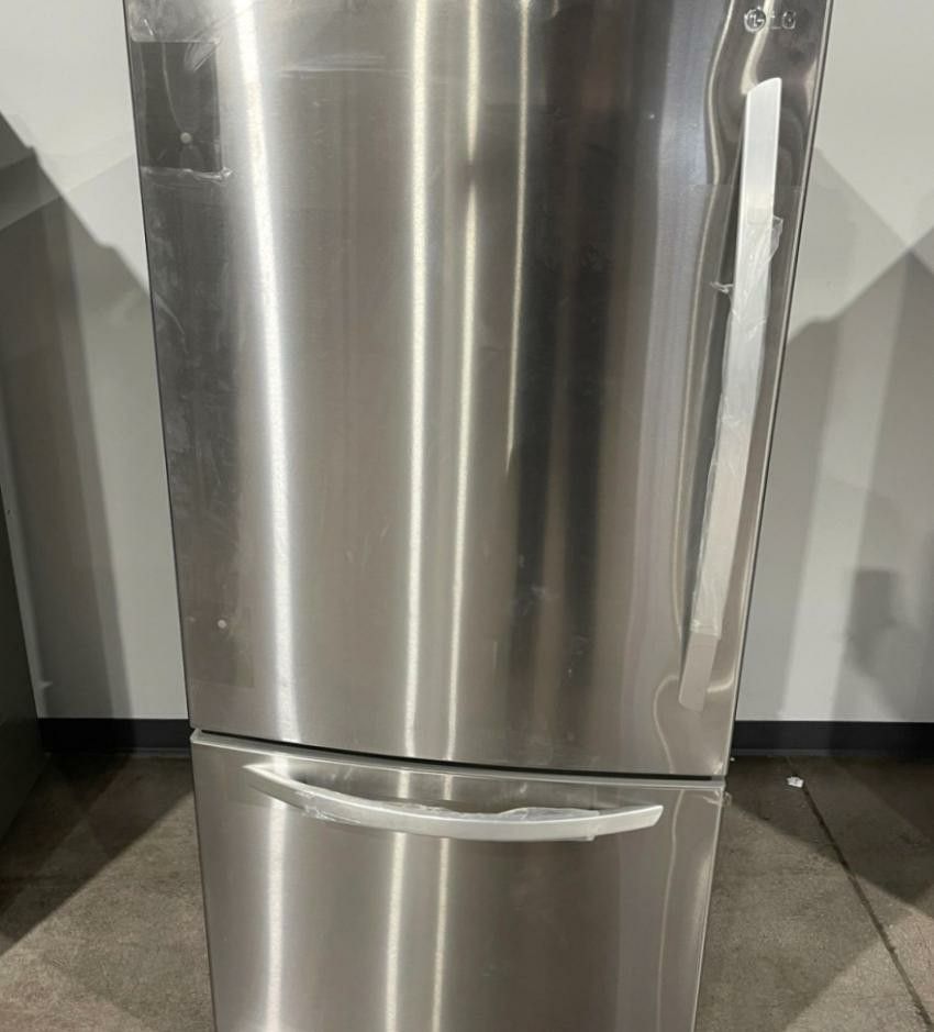 NEW Un Used Refrigerator Gotta Go