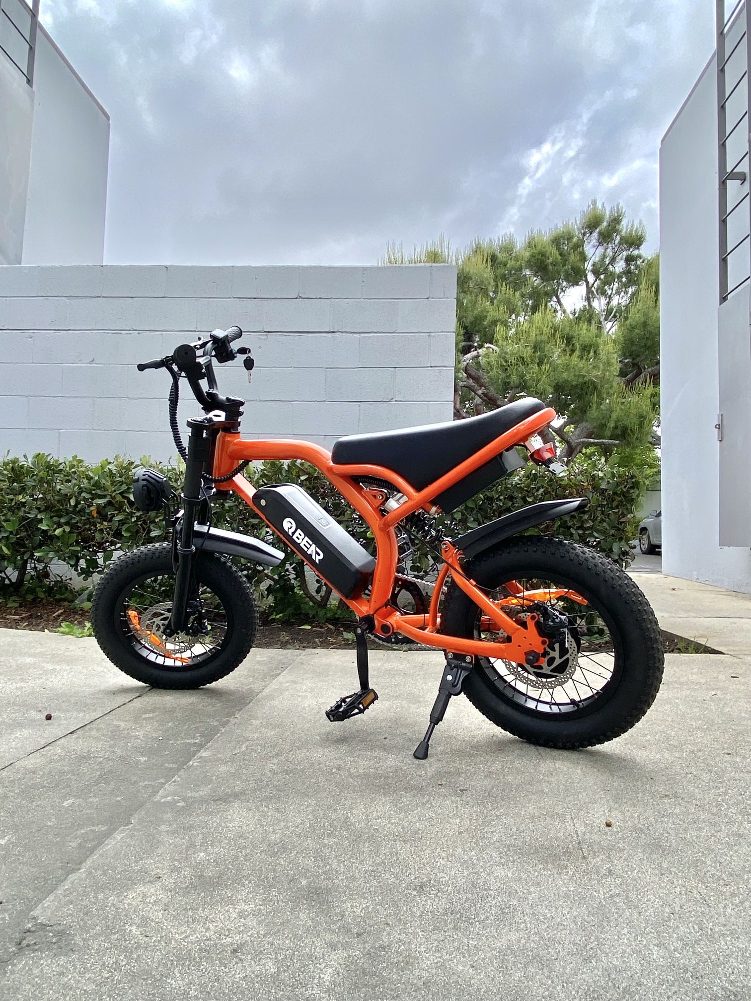 Qbear K6 E-bike. Perfect size for adults and teens. Seat height 27inch which is suitable for height of 4’8” to 6’2” Qbear eBike four colors available.