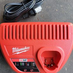 Milwaukee M12 Charger