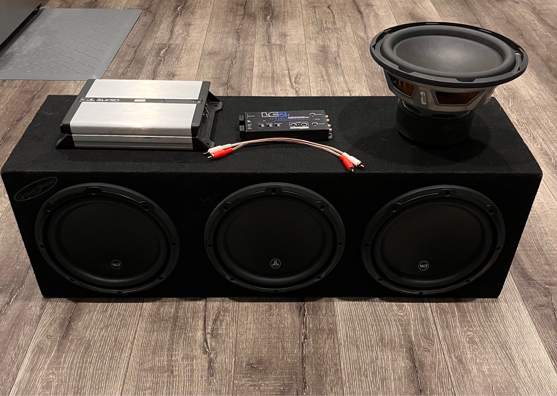 3 JL 10 “ W3 Subs, New JL 1000 W Monoblock Amp, Brand New LC2 Pro Audio Controller