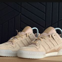 Women adidas CL forum low  size 8