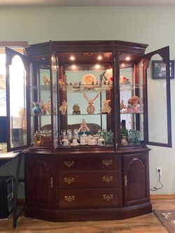 Ethan Allen Display China Hutch And  Tv China Hutch 