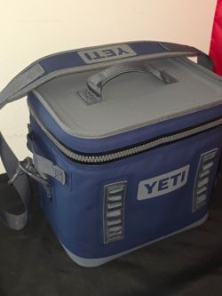 YETI Hopper Flip 12 Soft Cooler - Navy