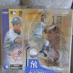 ALFONSO SORIANO New York Yankees McFarlane Sportspick MLB Series 5 Action Figure