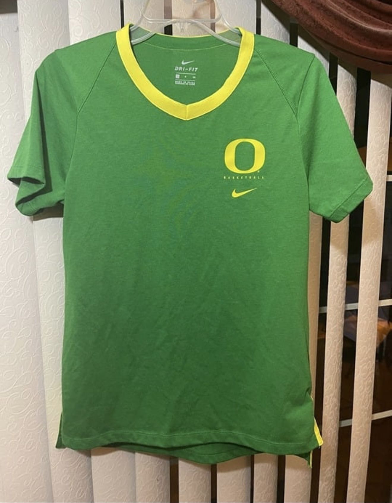 Nike Dri-Fit Oregon Ducks Basketball Short Sleeve Tee T-shirt Green Yellow Size