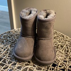 Ugg Dark Grey Boot Size 6 Toddlers