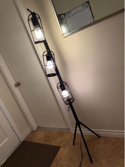 Free standing lamp