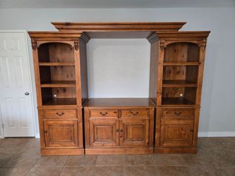 Entertainment center