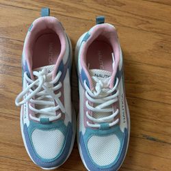NEW Nautica women lightweight color block sneakers size 5
