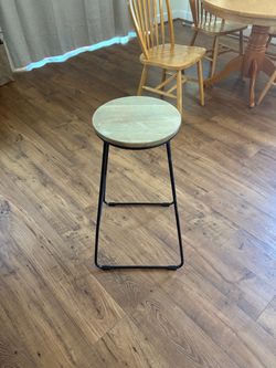 4 bar stools