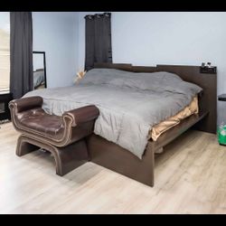 King Bedroom Set – $325 OBO 

Modern, matching in excellent condition.