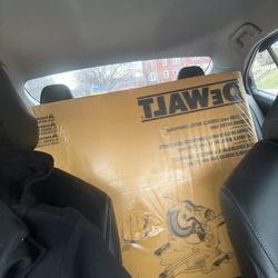 Dewault DOUBLE BEVEL COMPOUND SLIDING MITER SAW