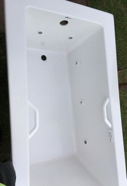 Americh Concorde 60x32 platinum series/ Air-bath 2 combo-white tub.
