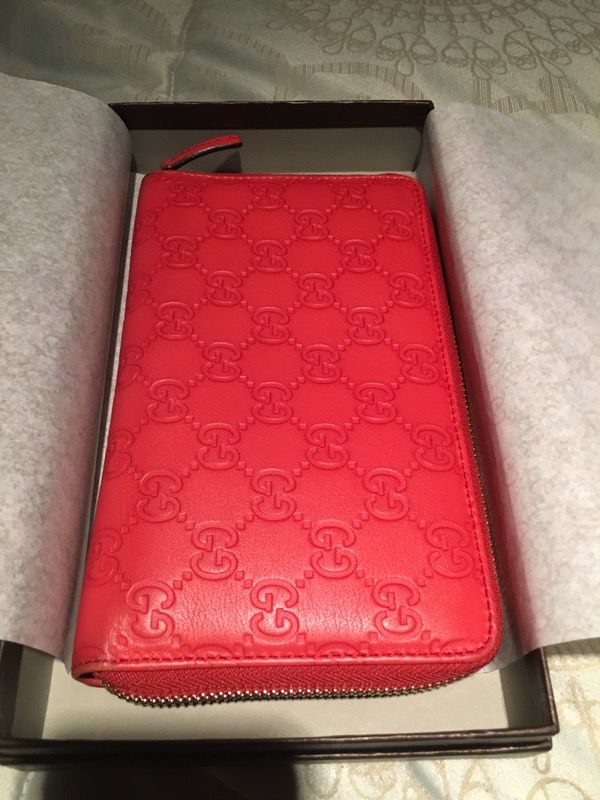 Authentic Gucci wallet