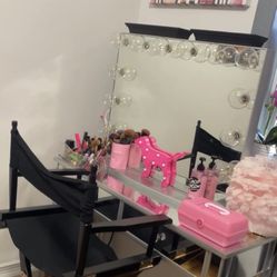 Impression Vanity Mirror With Mirrored Table 