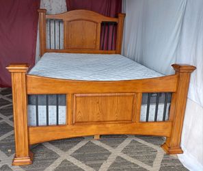 Queen bed  /  Cama Queen