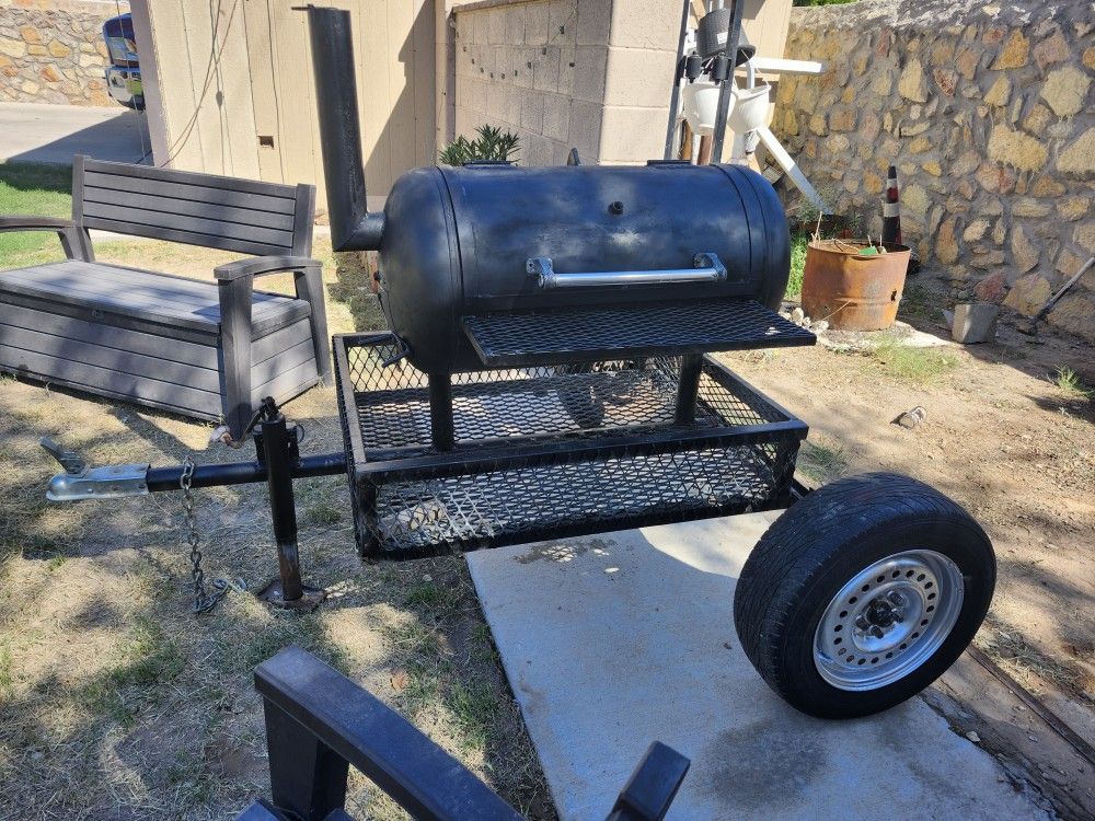 Towing Charcoal Grill