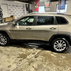 2020 Jeep Cherokee Loaded Heated Leather Seats Steering Wheel 4x4 1 Owner Like New SUV Beautiful!!!