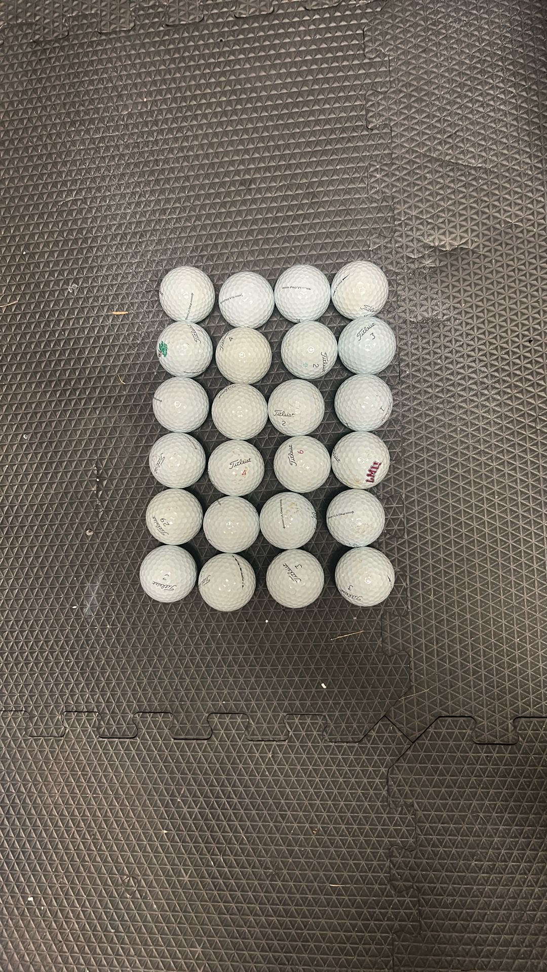24 Titleist Pro V1 Golf Balls Great Condition